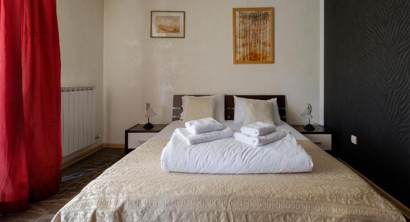Two-Bedroom Family Apartment with Kitchen and Terrace image 4