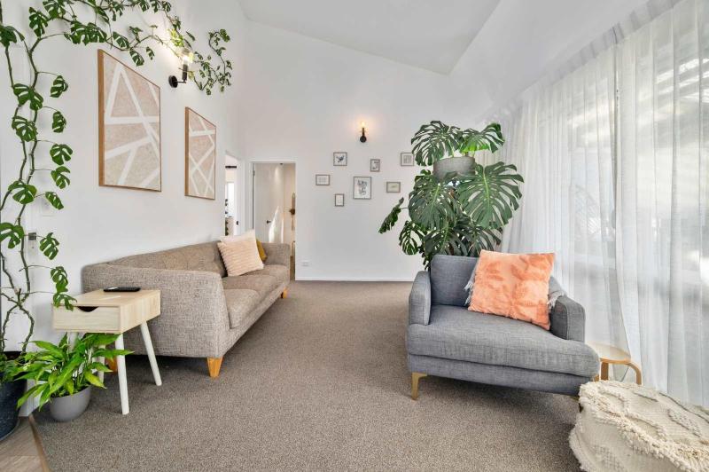 Urban Nook - Stylish Two Bedroom Hideaway - image 9
