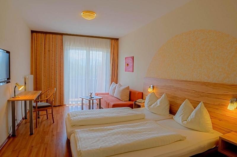 Double Room with Balcony image 3