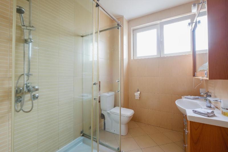 Two-Bedroom Large Family Apartment with Kitchen and Terrace image 3