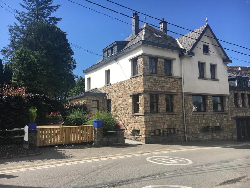 Eight-Bedroom House image 3
