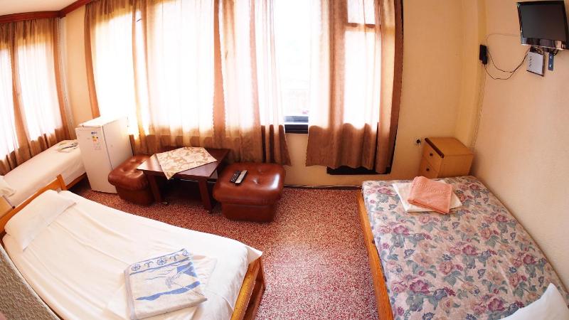 Triple Room with Private Bathroom image 2