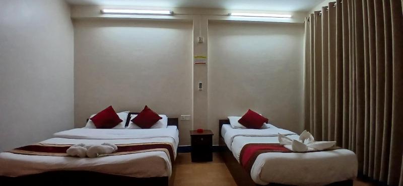 Hotel Silver Jubilee - image 4