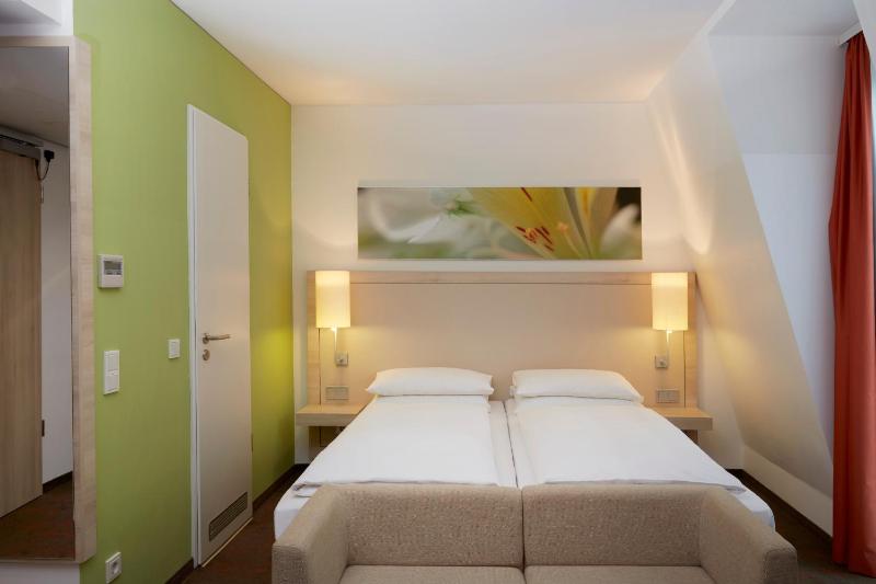 H+ Hotel Munchen - image 16
