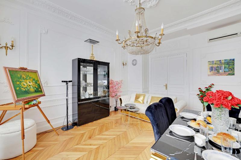 Luxury 2BDR 6P apartment - Arc de Triomphe - image 11