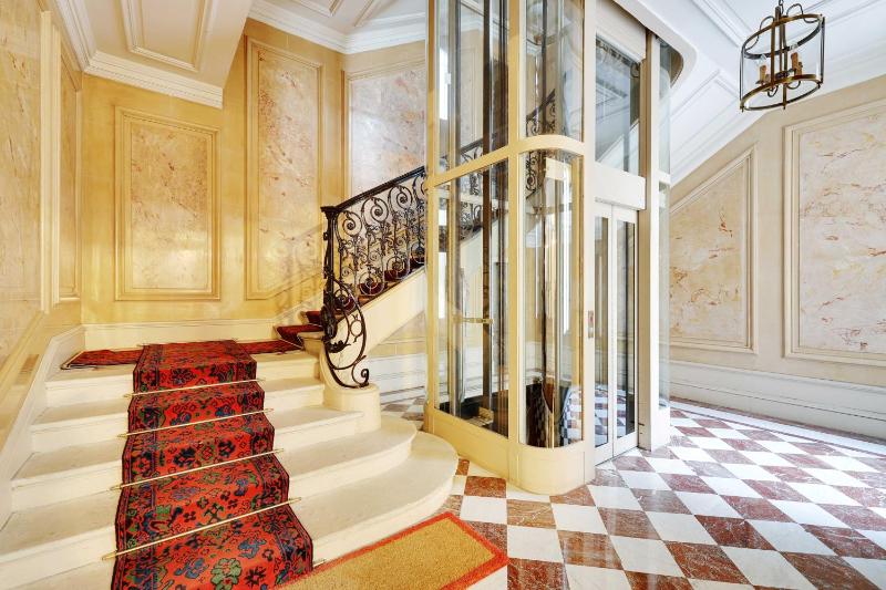 Luxury 2BDR 6P apartment - Arc de Triomphe - image 7