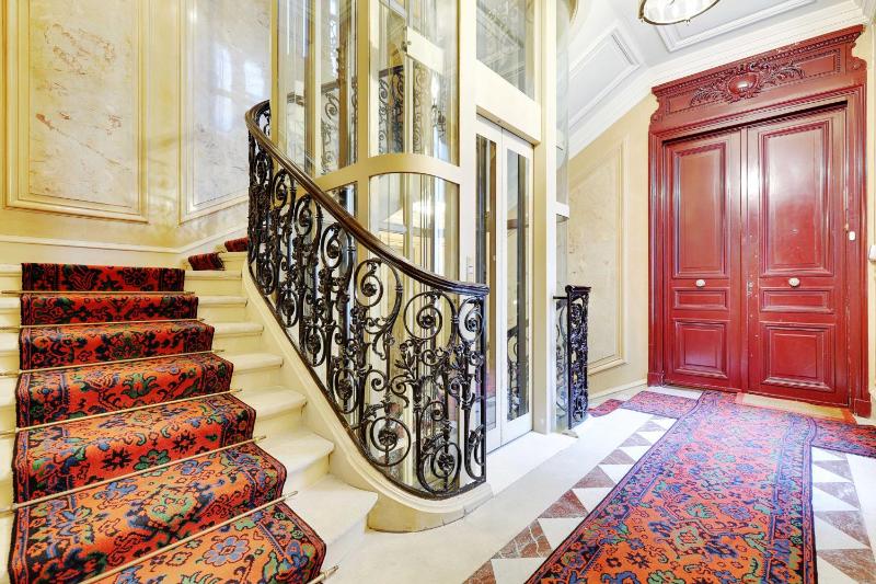 Luxury 2BDR 6P apartment - Arc de Triomphe - image 13