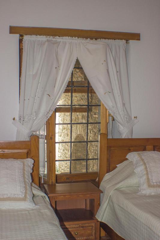 Twin Room image 2