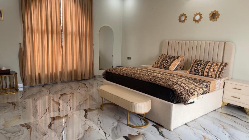 Luxe Home - image 13