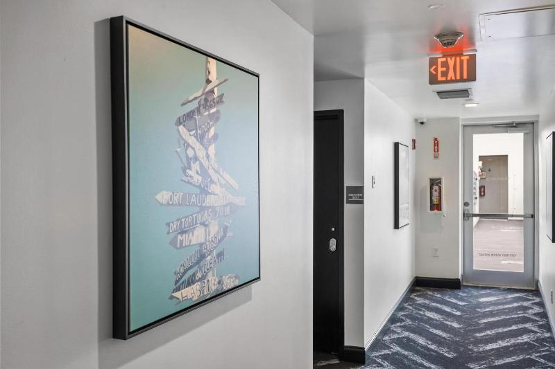 Luxuri Suites - image 35