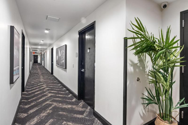Luxuri Suites - image 18