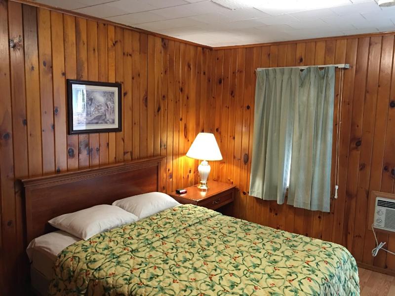 Queen Room image 4