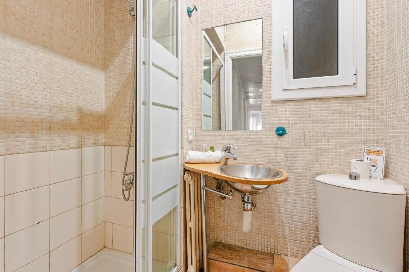 Bright 3BR2BA w Balcony in Eixample - image 14