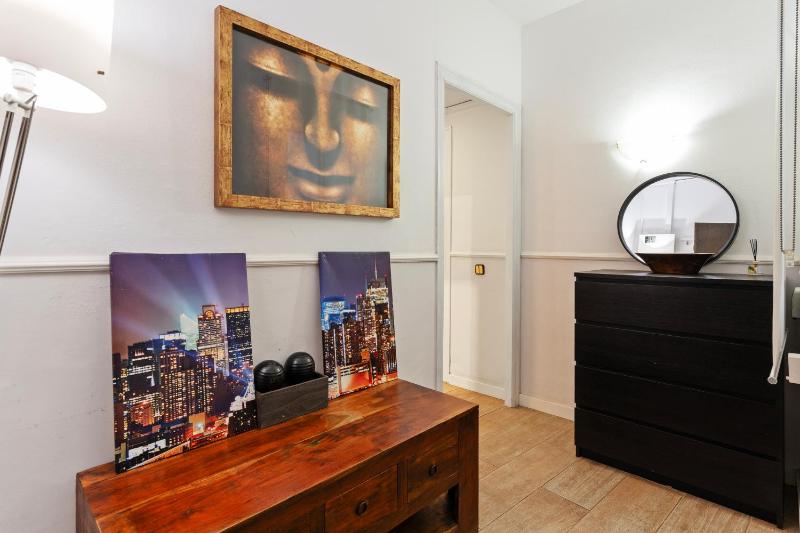 Bright 3BR2BA w Balcony in Eixample - image 5