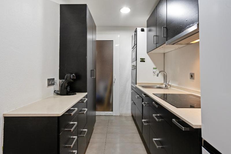 Bright 3BR2BA w Balcony in Eixample - image 13