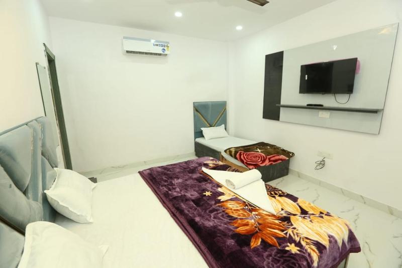 Aditya Home Stay - image 12