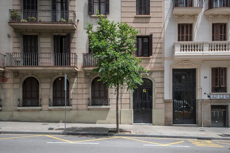 You Stylish Uptown Barcelona Apartments - image 4