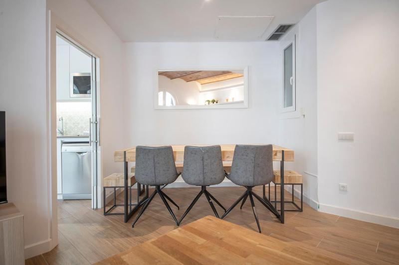 You Stylish Uptown Barcelona Apartments - image 5