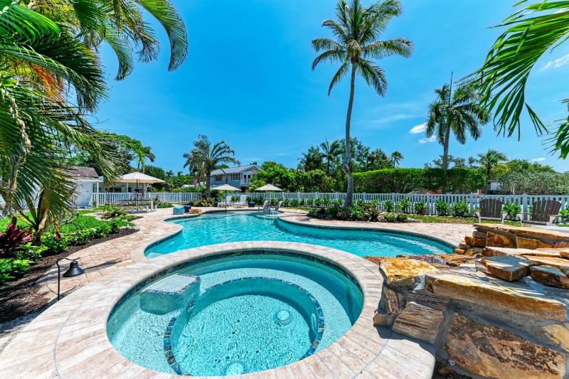 Crooked Coconut: Resort Pool & Spa Dock - image 48