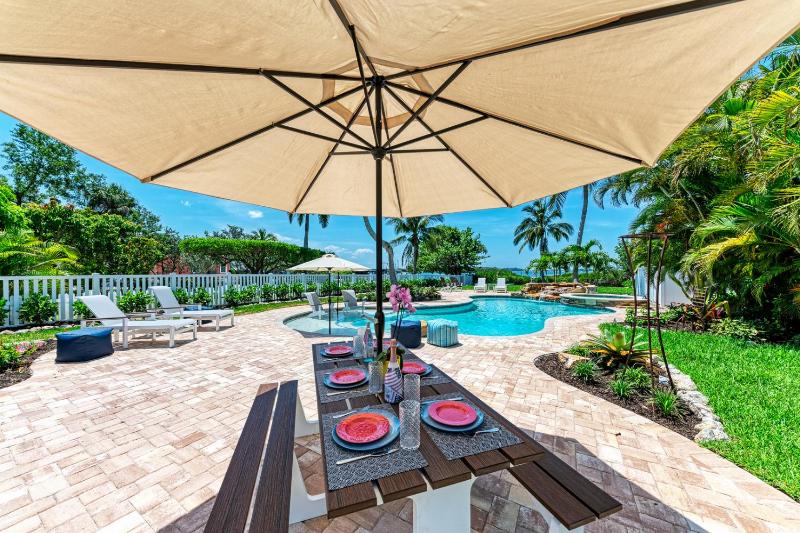 Crooked Coconut: Resort Pool & Spa Dock - image 11