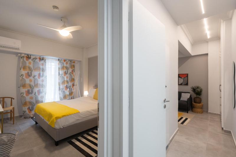 Elegant 2BR Apt Near Acropolis & Metro - image 8