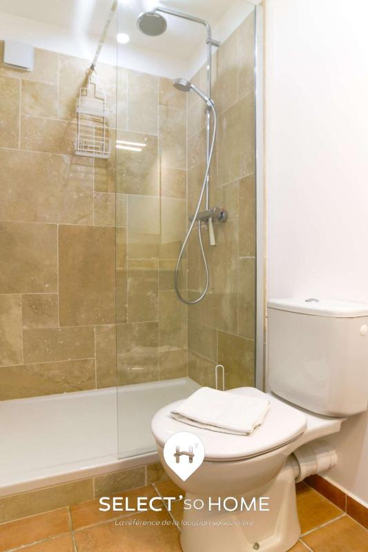 SELECT'soHOME - T2 sur les hauteurs d'Aiguebelle avec piscine privée parking et vue mer !- ROCCA BELLA - image 4