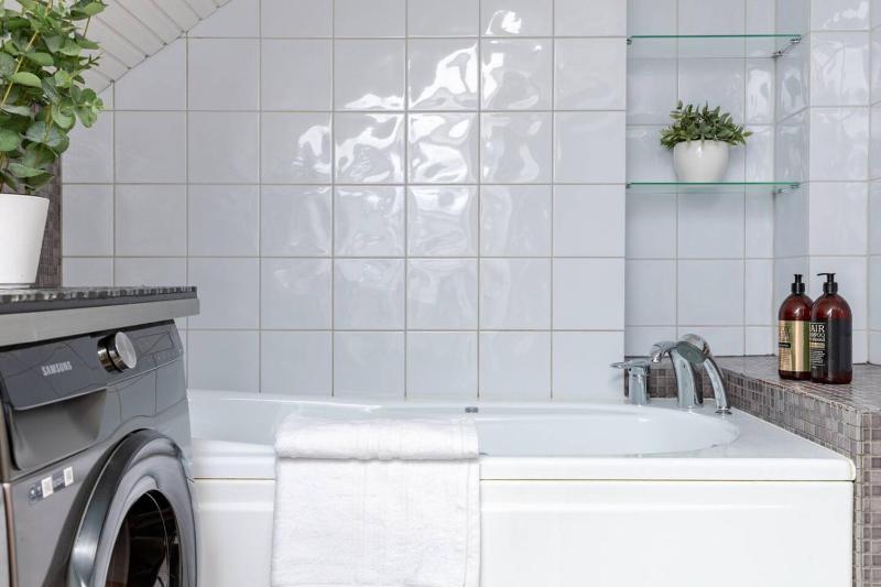Scandi City Loft Jacuzzi Balcony AirCon - image 11