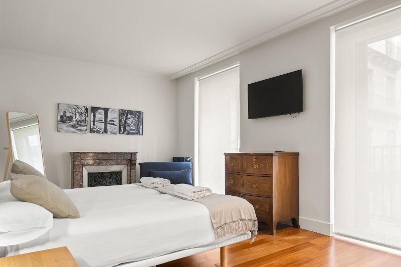 Versalles - The Rentals Collection - image 5