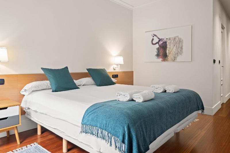 Versalles - The Rentals Collection - image 7
