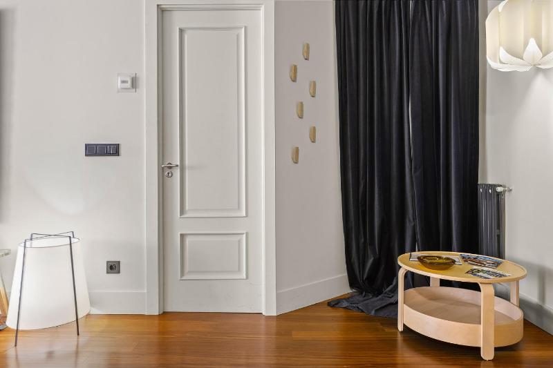 Versalles - The Rentals Collection - image 11
