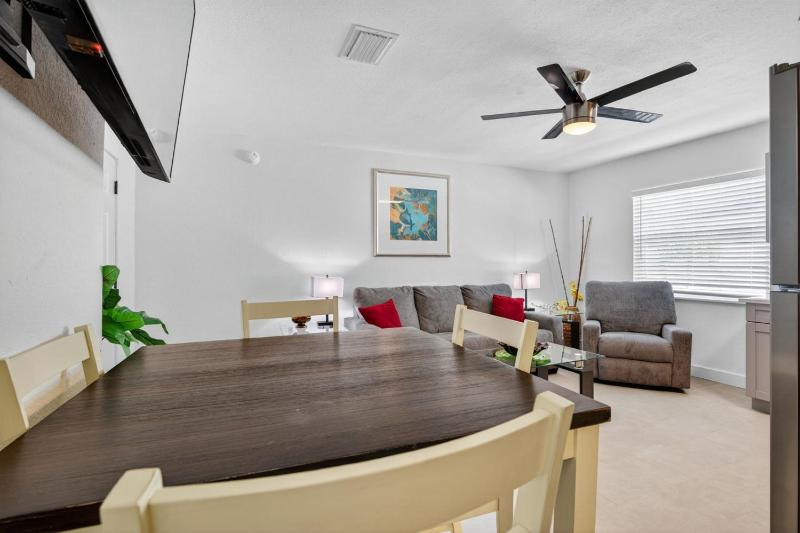 Park Shore Suites Unit 6 - image 16