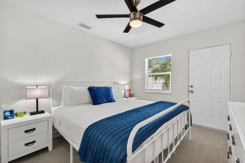 Park Shore Suites Unit 6 - image 17