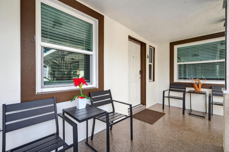 Park Shore Suites Unit 6 - image 34