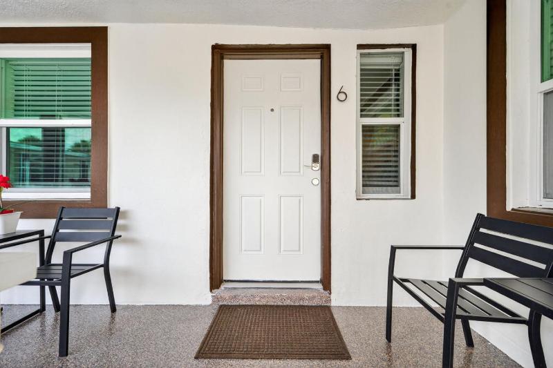 Park Shore Suites Unit 6 - image 21
