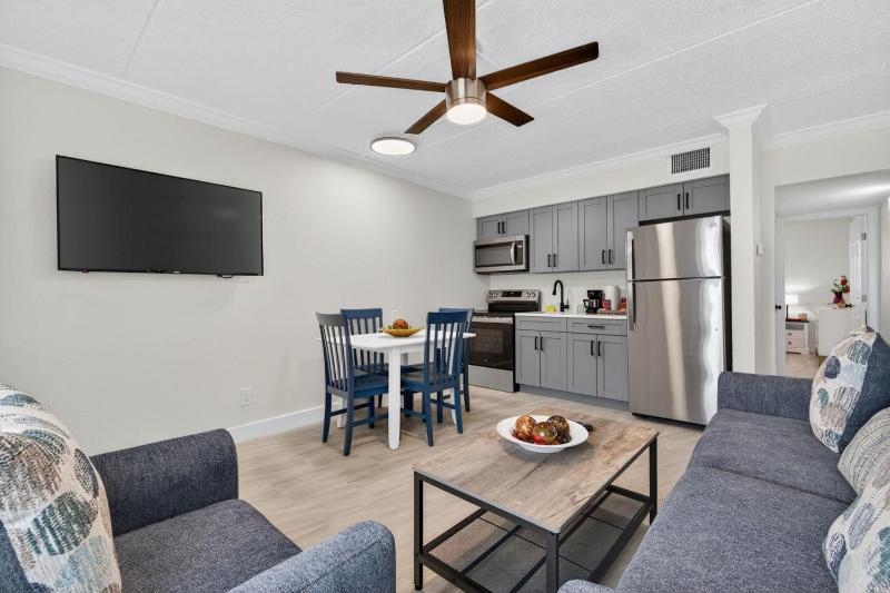 Sunset Beach Suites Unit 4 - image 8