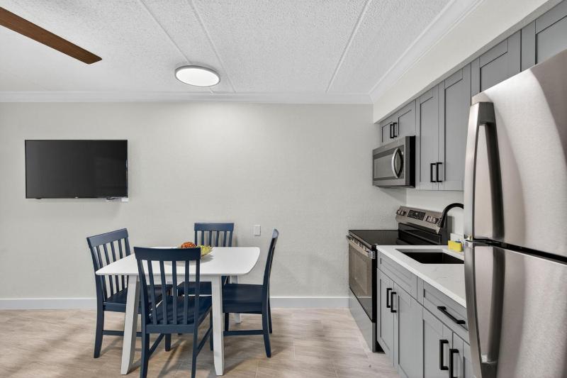 Sunset Beach Suites Unit 4 - image 22