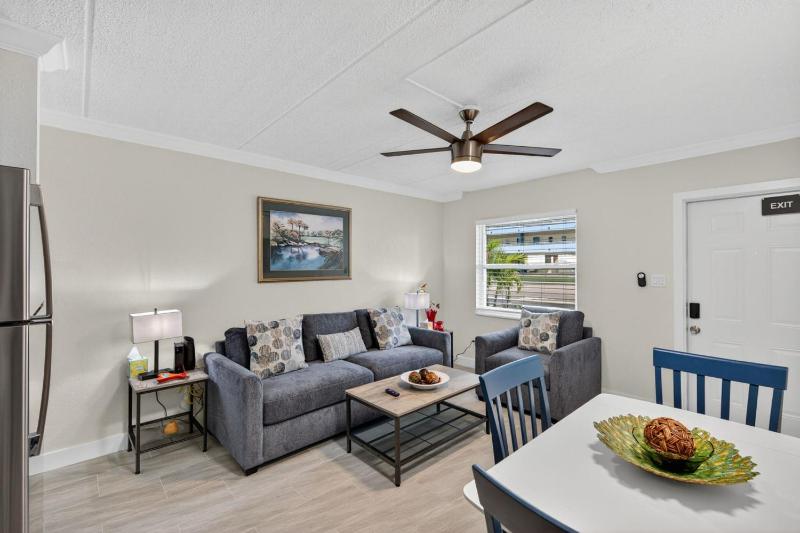 Sunset Beach Suites Unit 4 - image 10