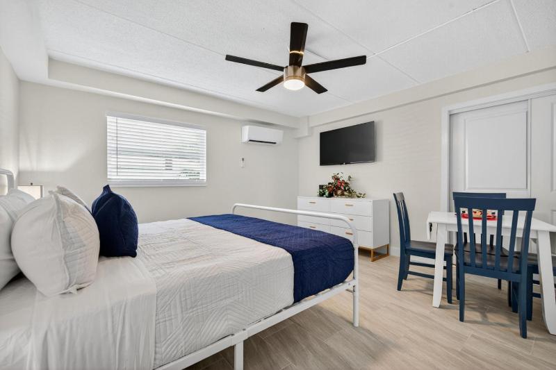 Sunset Beach Suites Unit 2 - image 21