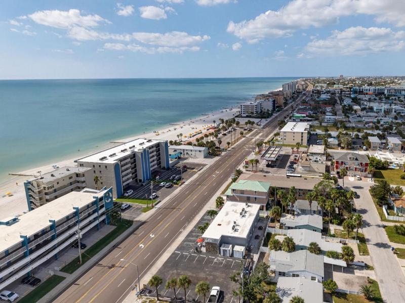 Sunset Beach Suites Unit 3 - image 17