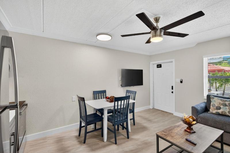 Sunset Beach Suites Unit 3 - image 8