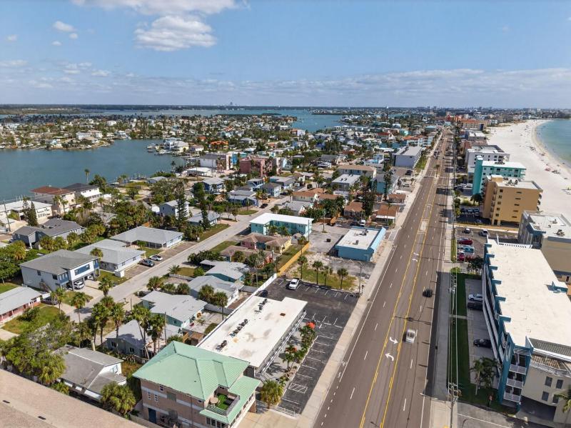 Sunset Beach Suites Unit 1 - image 36
