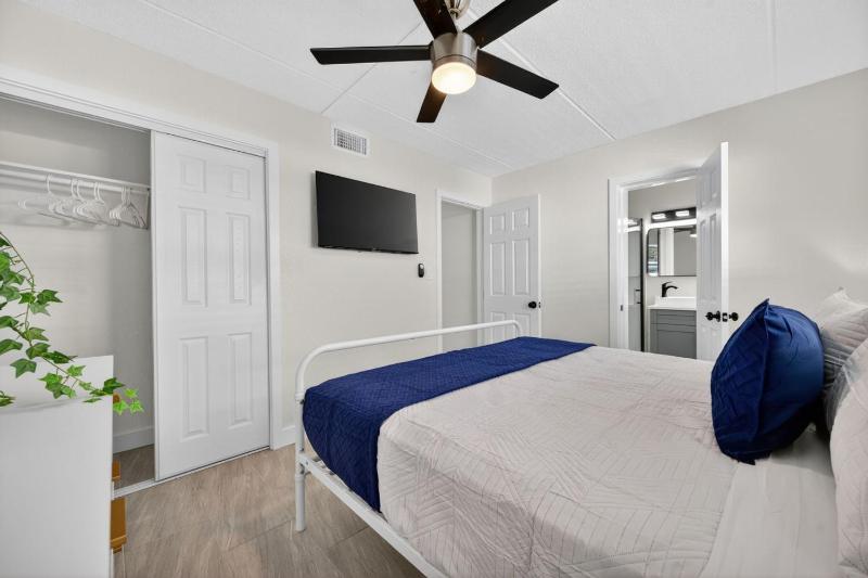 Sunset Beach Suites Unit 1 - image 26