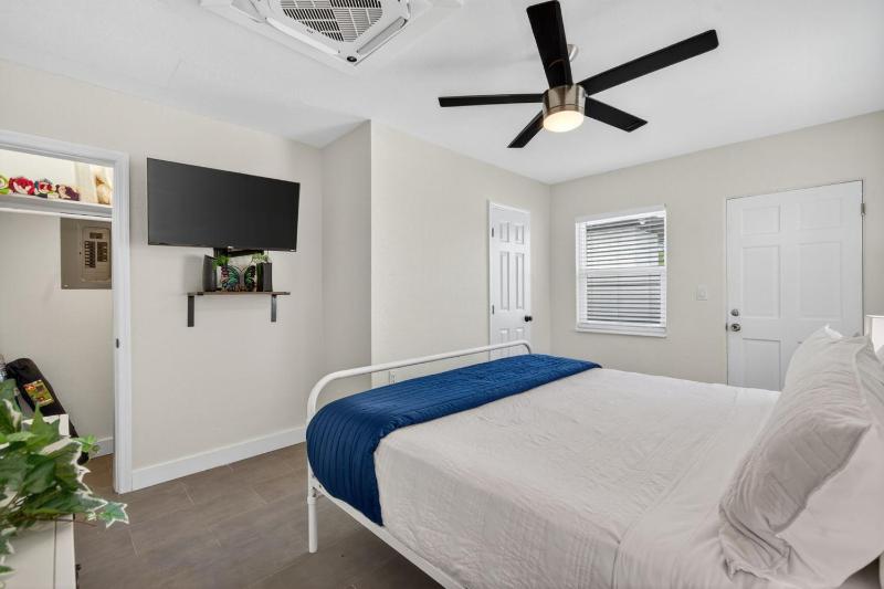Park Shores Suites Unit 9 - image 36