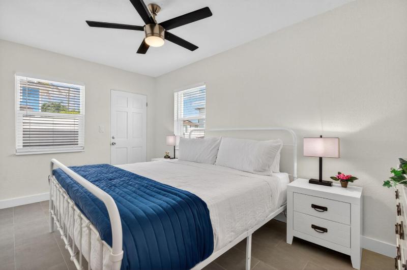 Park Shores Suites Unit 9 - image 35