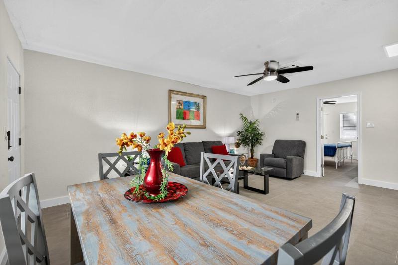 Park Shore Suites Unit 8 - image 47