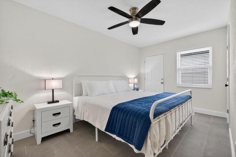 Park Shore Suites Unit 8 - image 25