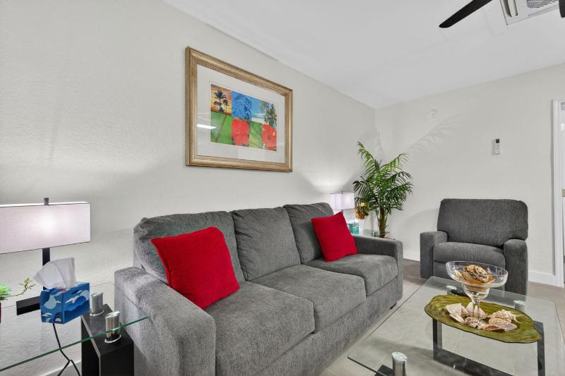 Park Shore Suites Unit 8 - image 12