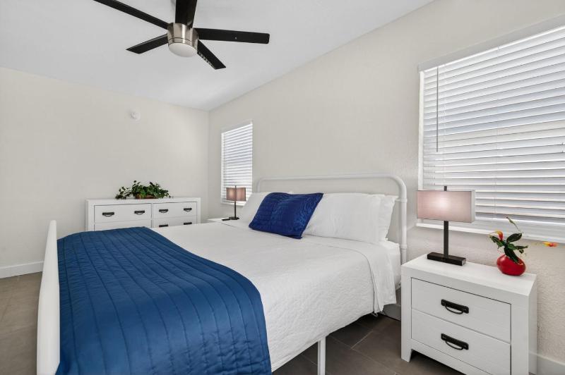 Park Shore Suites Unit 4 - image 8