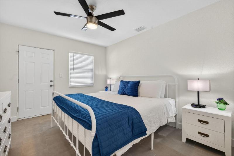 Park Shore Suites Unit 4 - image 42