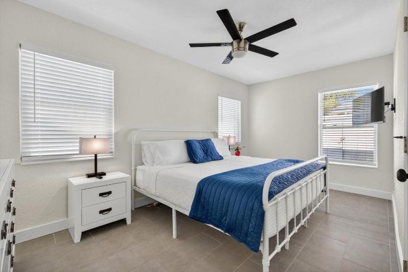 Park Shore Suites Unit 4 - image 16